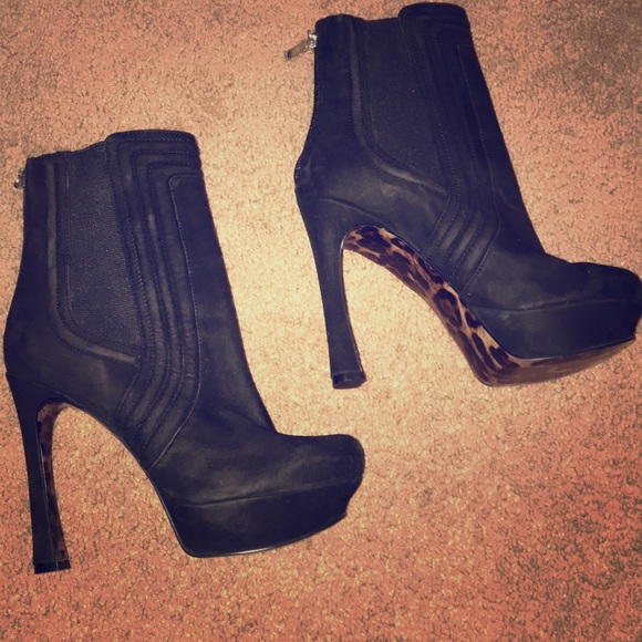 Guess Shoes - Women’s boots